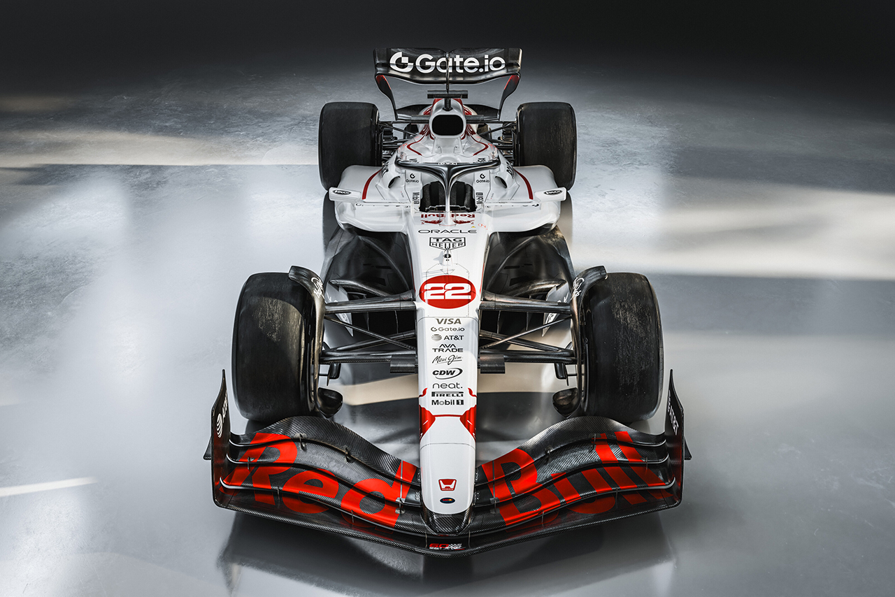 2025年F1第3戦日本GP特別カラーリングを纏うレッドブルRB21