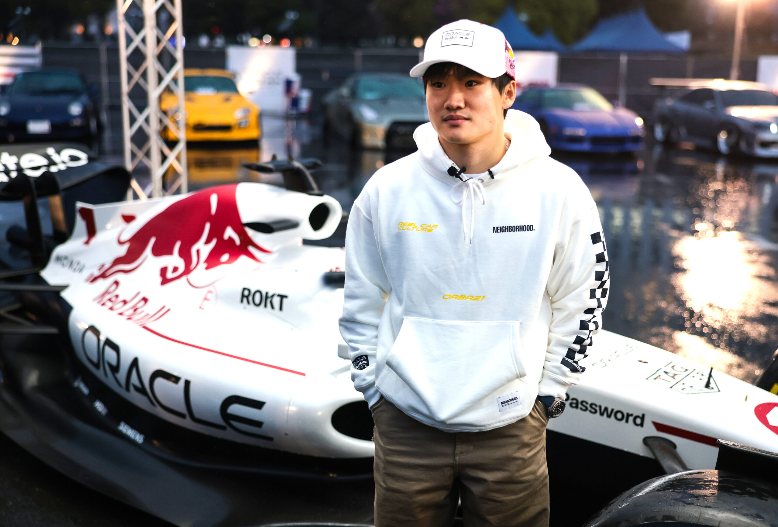 角田裕毅、東京でのイベントで日本GP特別カラーのレッドブルRB21＆