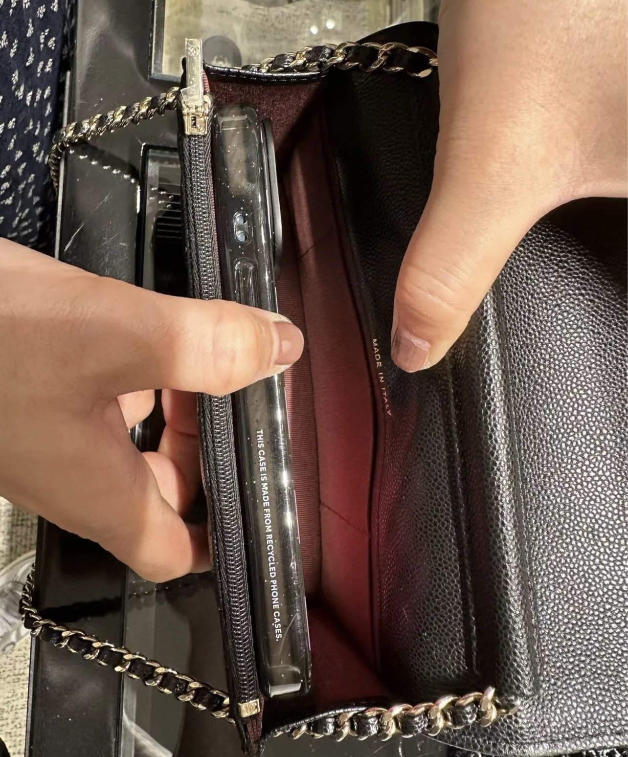 携帯も入る♪お財布一体型！】CHANEL チェーンウォレット (CHANEL