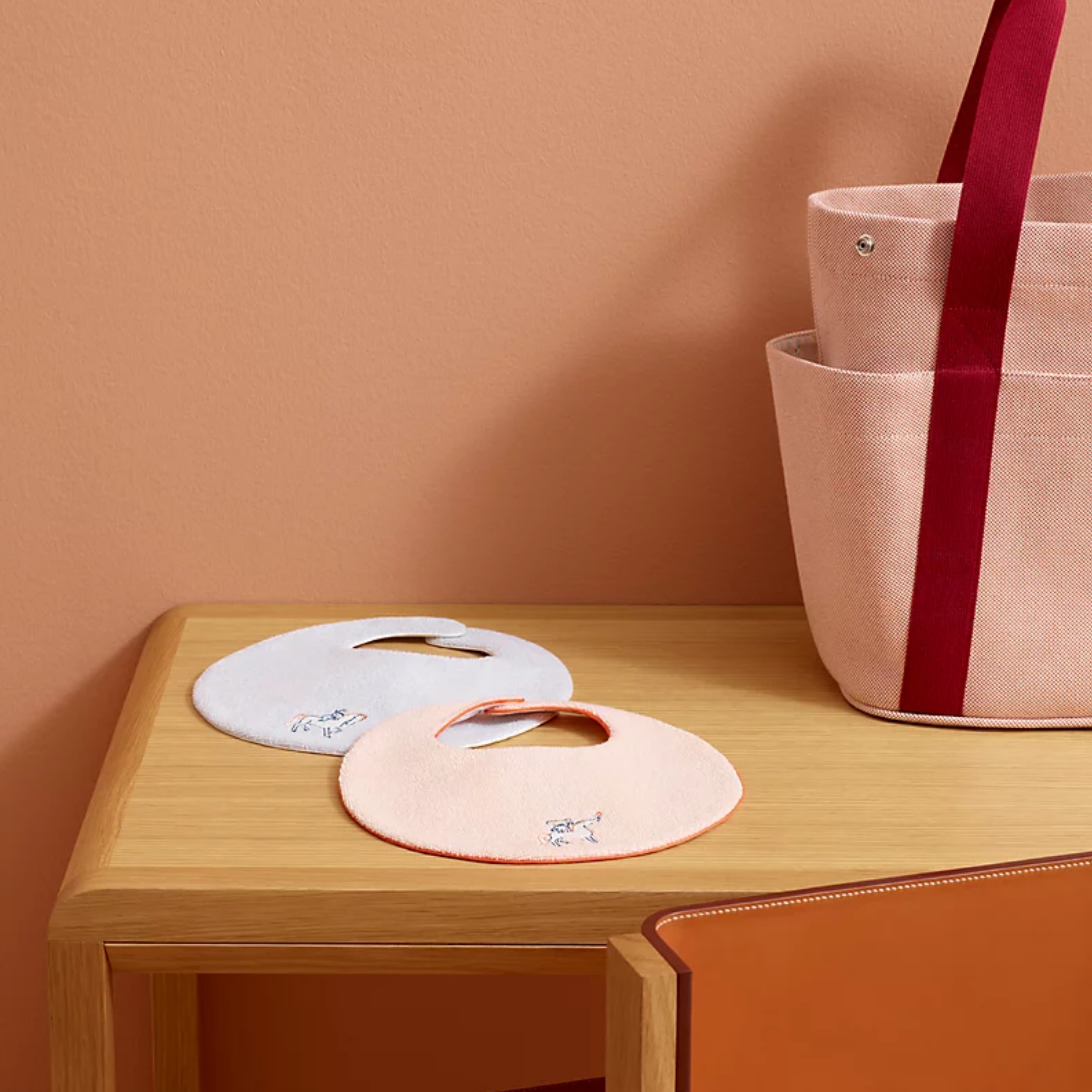 直営店【HERMES エルメス】Cabriole ラウンドビブ ベビー用品 (HERMES