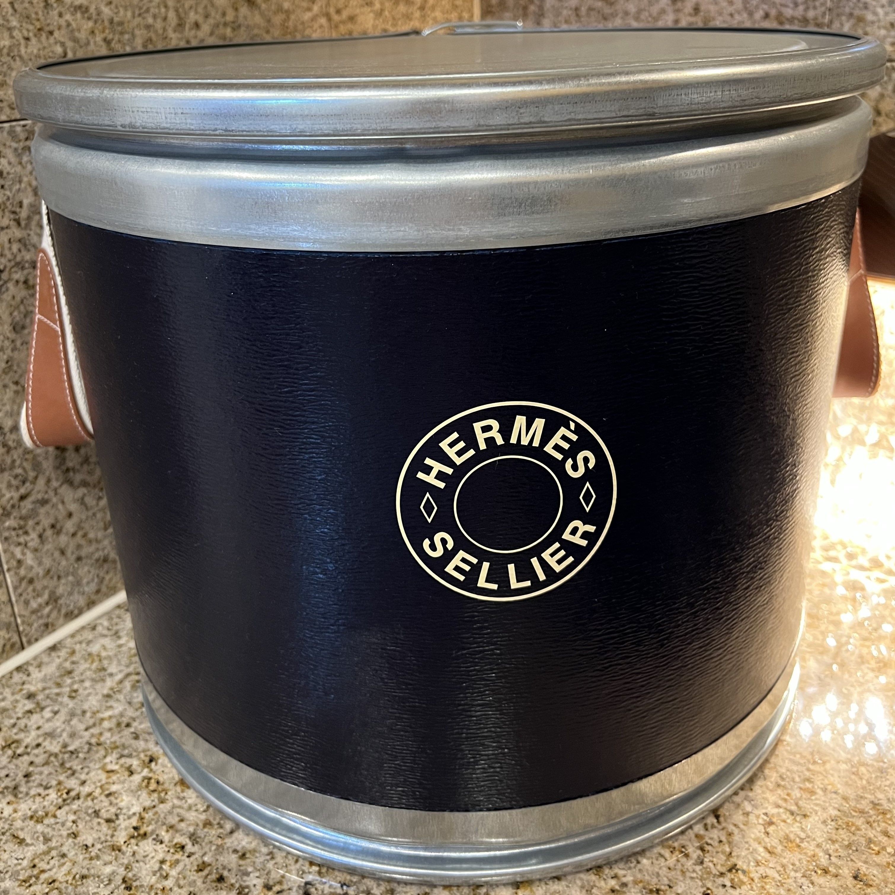 希少！HERMES(エルメス)のサドルボックスは優秀な収納アイテム【BUYMA】