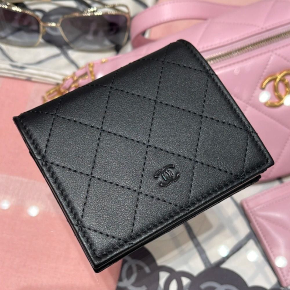 25C☆大人気なオールブラック】シャネル 二つ折り財布 (CHANEL