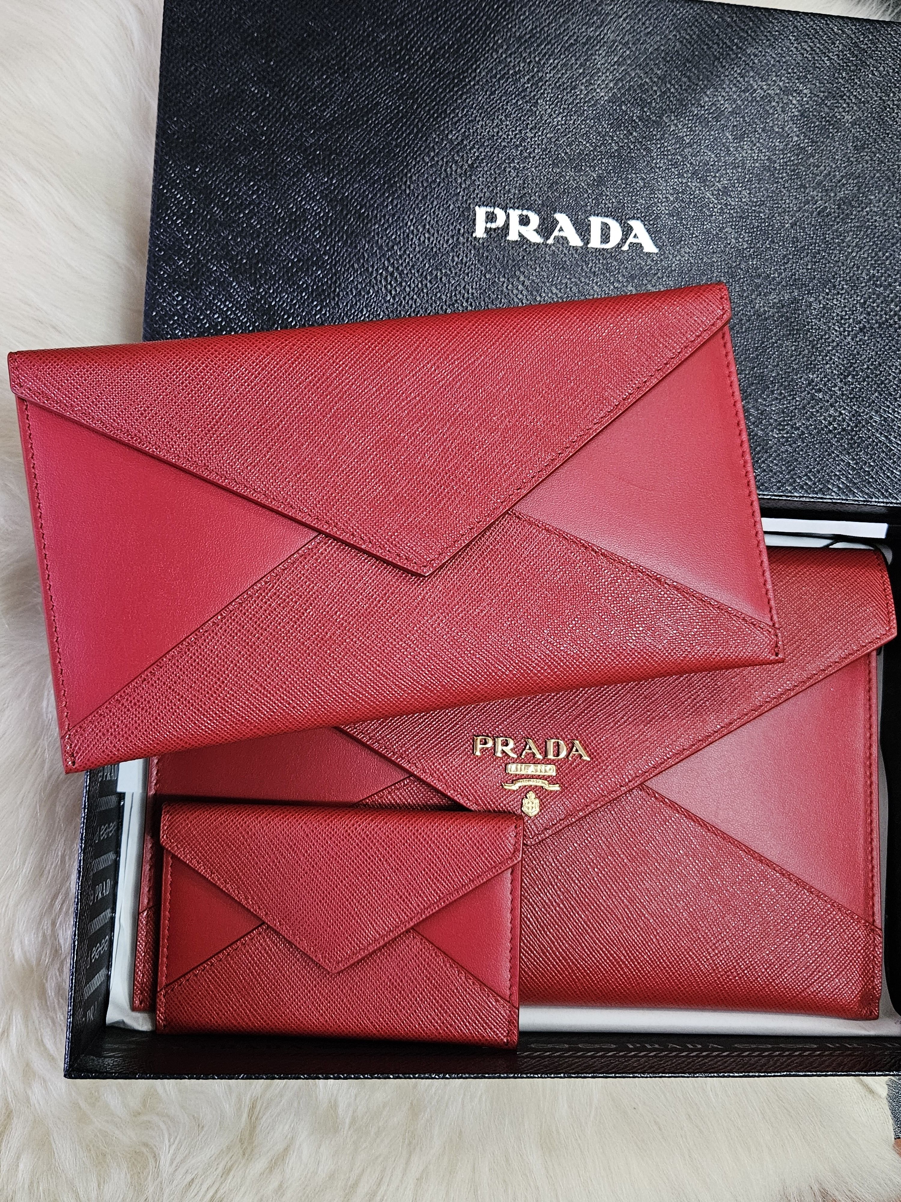PRADAレター型♪財布・カードケースセット♪赤 (PRADA/長財布