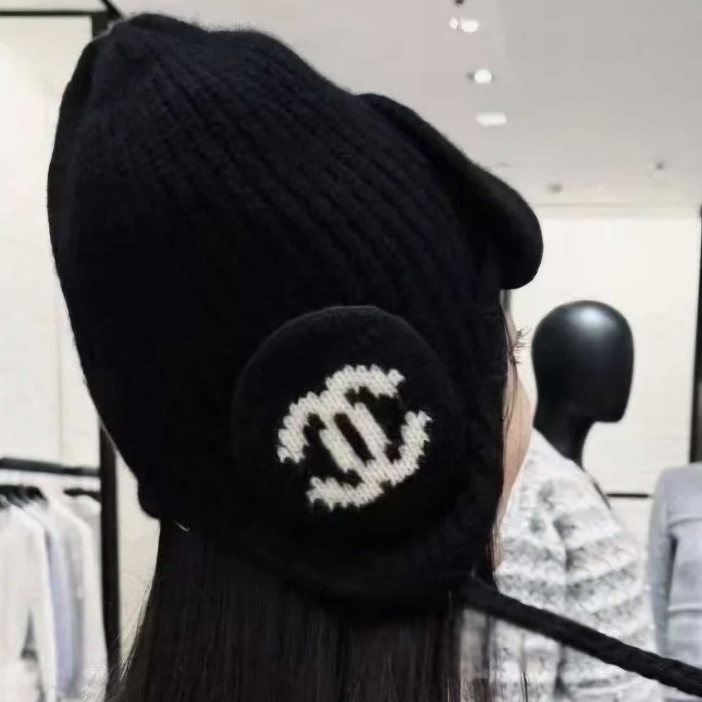 耳暖まる可愛いぼんぼん♡♪シャネル☆ニット帽 CCマーク (CHANEL