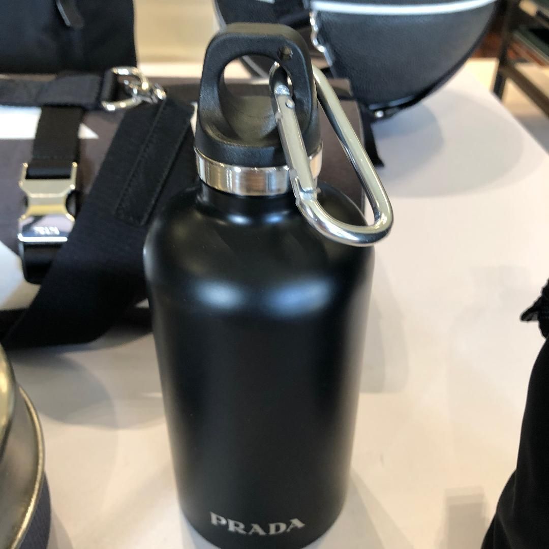 日本未入荷【PRADA】350mlステンレスウォーターボトル (PRADA