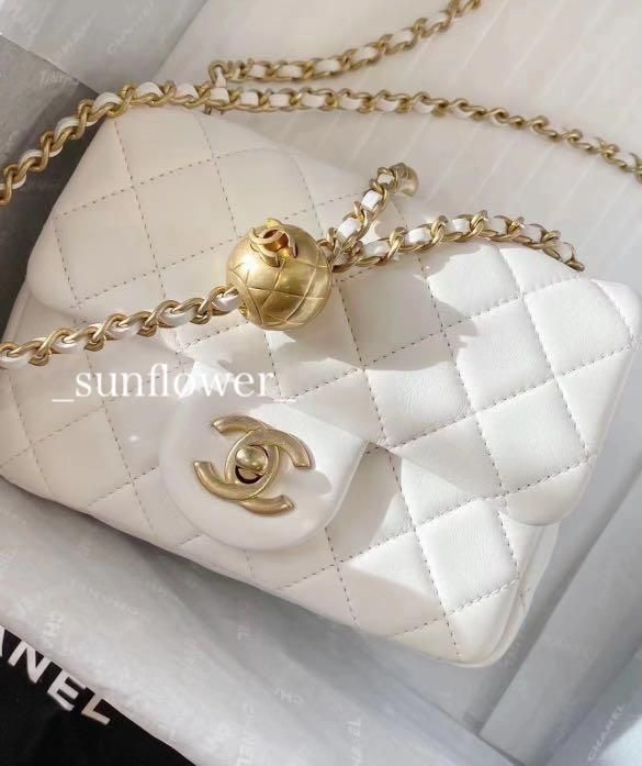 シャネル ボールチェーン付き ミニフラップバッグ 17cm ホワイト