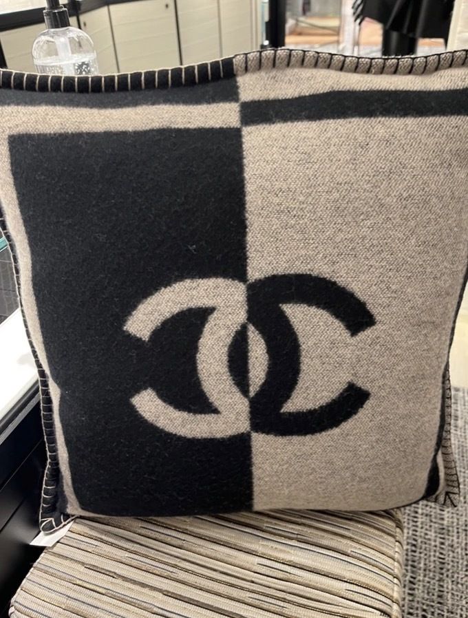 お部屋のアクセントに♪】CHANEL クッション (CHANEL/クッション