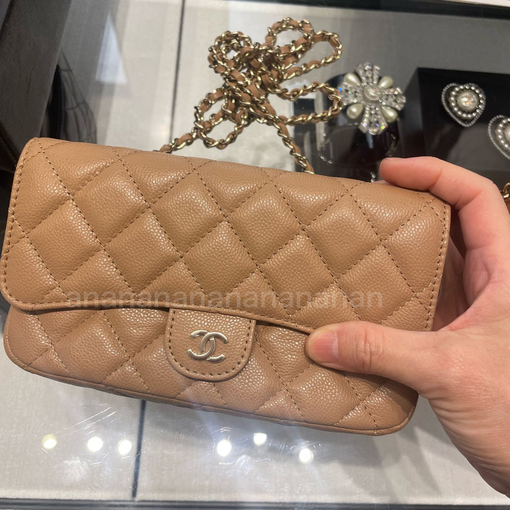 シャネル☆スマホスペース付チェーンウォレット（直営店） (CHANEL