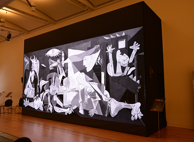 8K映像の実物大「ゲルニカ」を見た | 一歩先への道しるべ ビズボヤージュ