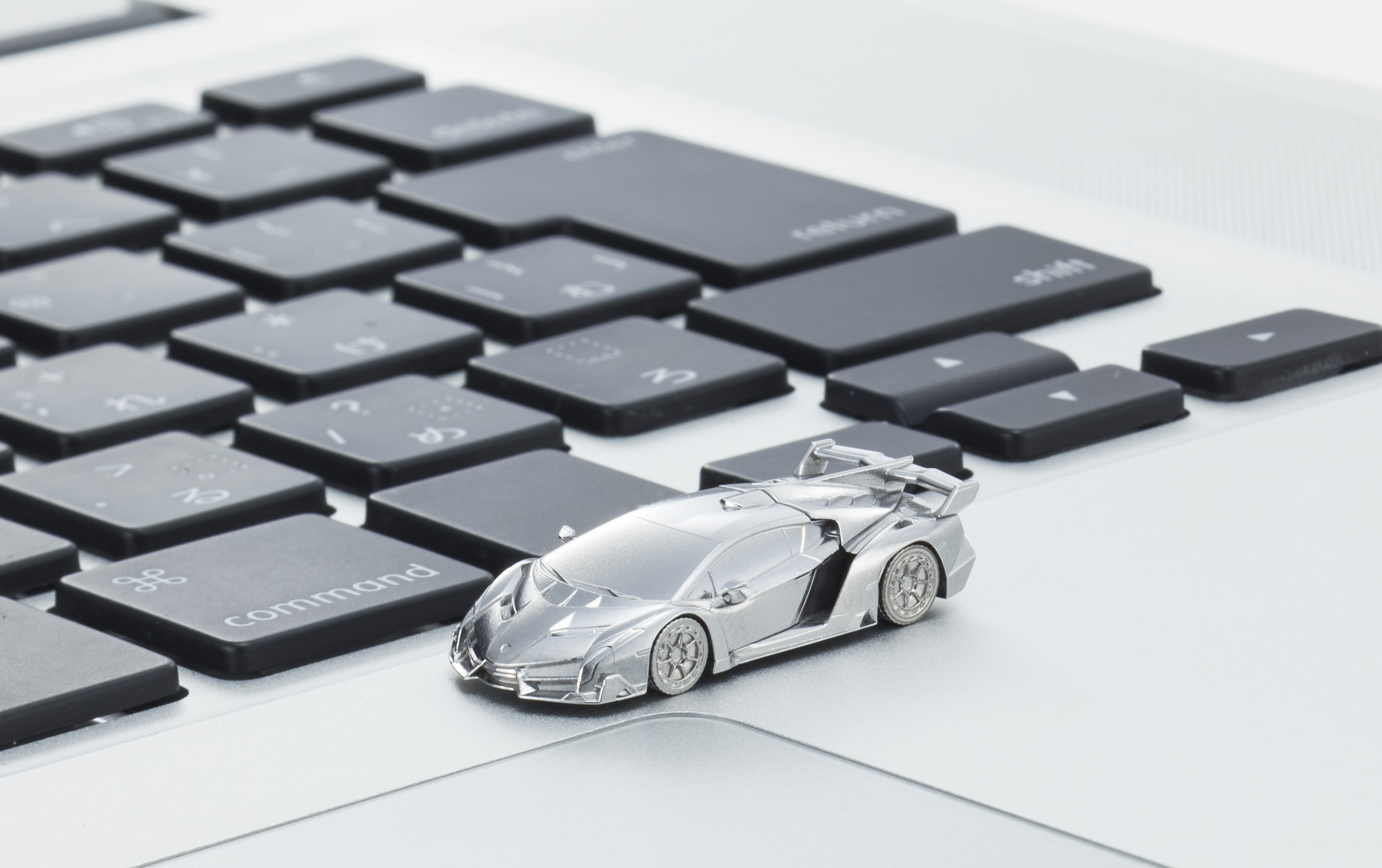 世界初】KYOSHO新作ミニカーはわずか3.3センチのランボルギーニ