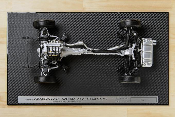 ファン感涙！ マツダND型ロードスターの超精巧1/12シャシーモデルが