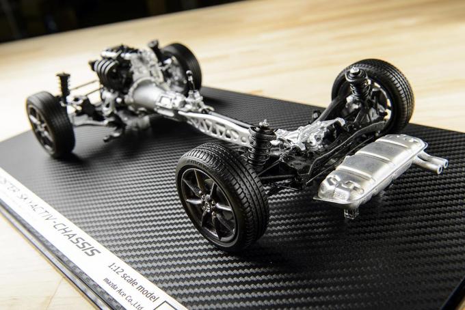 ファン感涙！ マツダND型ロードスターの超精巧1/12シャシーモデルが