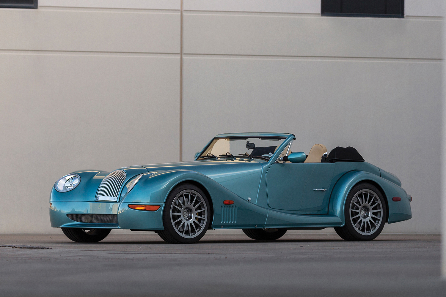 モーガン・エアロ8」はル・マンも走った木製スポーツカー！ 一体