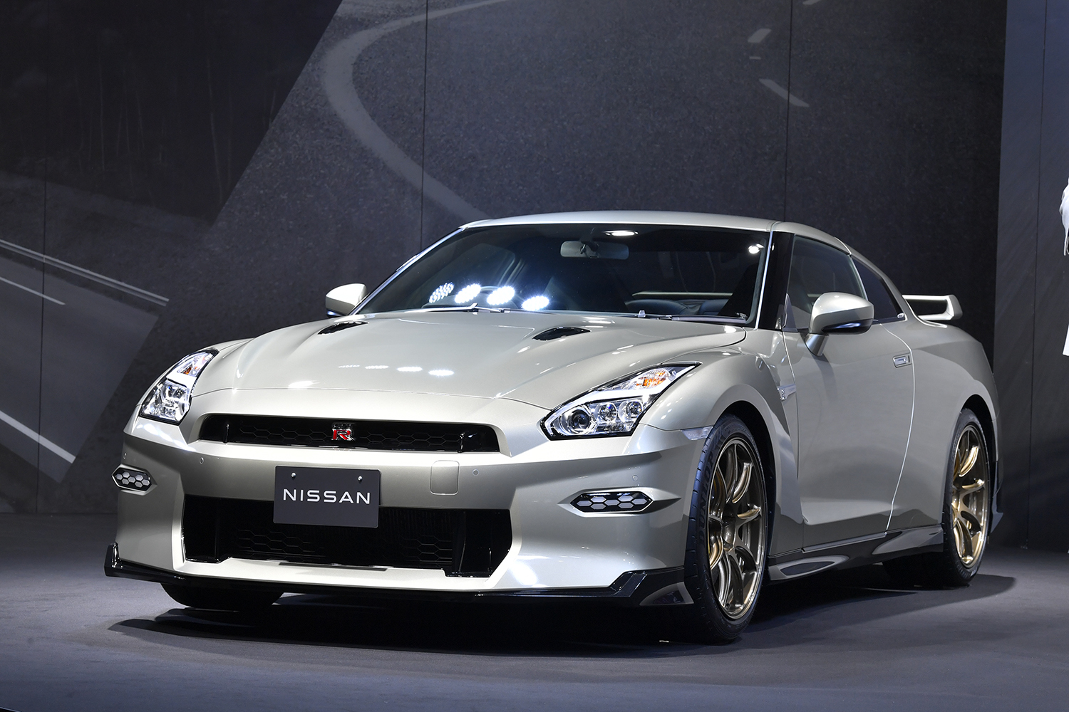 東京オートサロン2023年の主役はGT-R2024年モデルがもらった