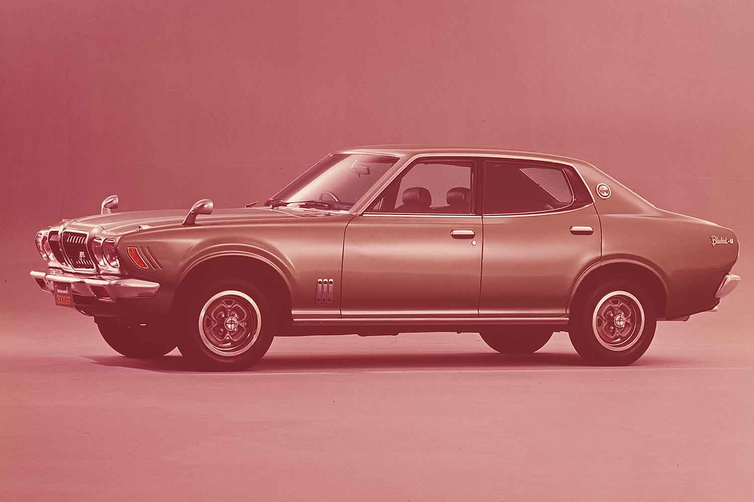 サメエラ風のフロントフェンダー装飾が誇らしげだった4代目610系