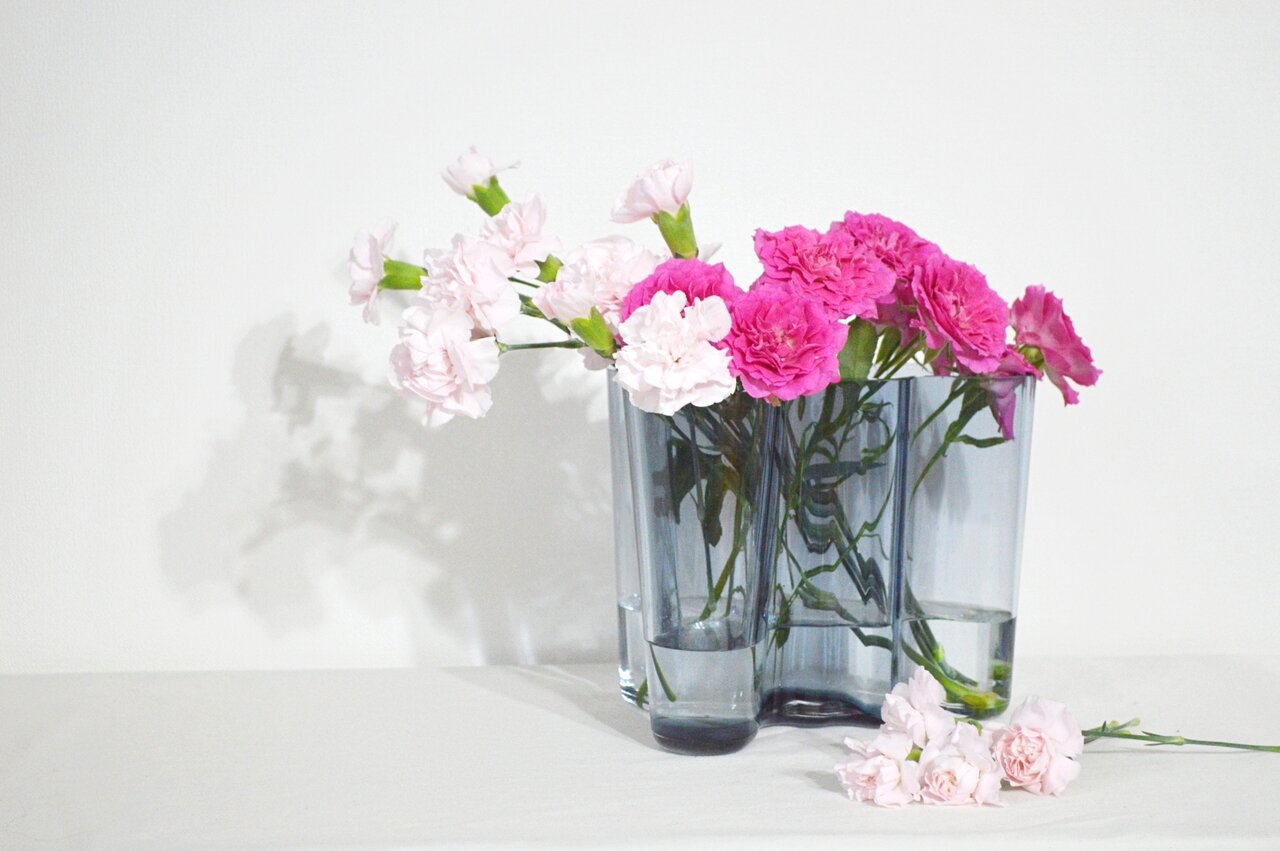 イッタラのアアルトベース｜「花を生ける」をおまけにする北欧の花器