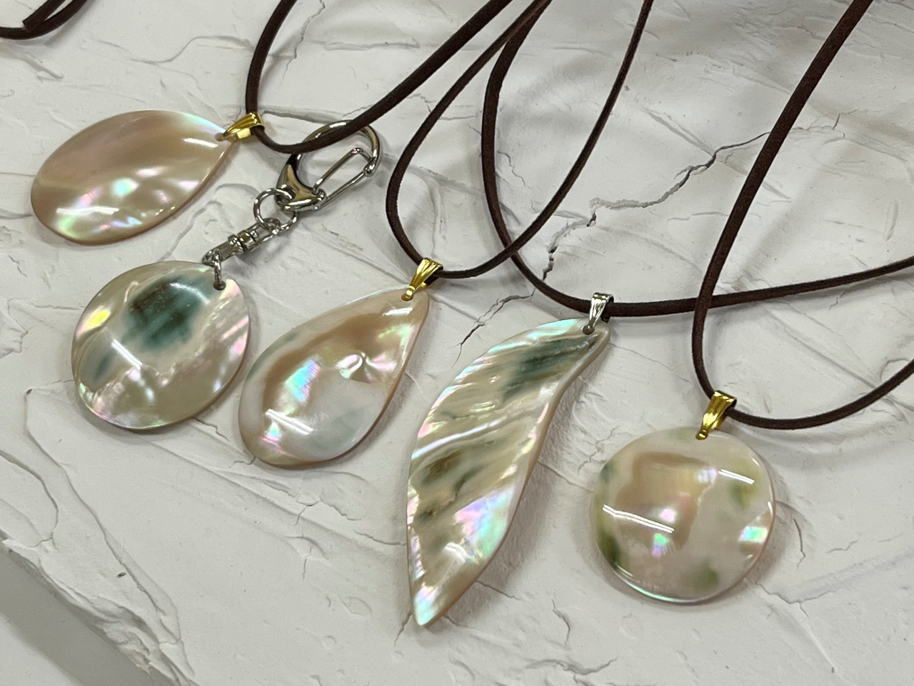 夜光貝 を磨いてアクセサリー作り＊／宝石のように輝く貝でお洒落な