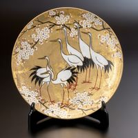 日本の伝統工芸品【九谷焼】 12号飾皿 金箔彩群鶴 皿立付 北村隆 (K9