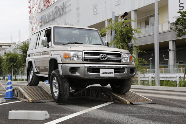 トヨタ ランドクルーザー 70シリーズ 30周年記念モデル(バン