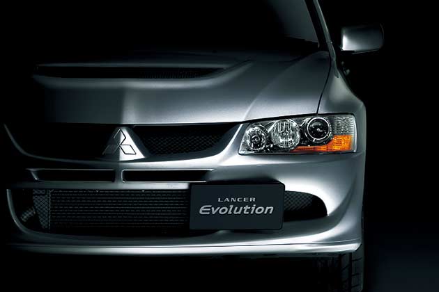 2003年発売「エボVIII」4ドアセダン世界初！CFRP製のリアスポ採用
