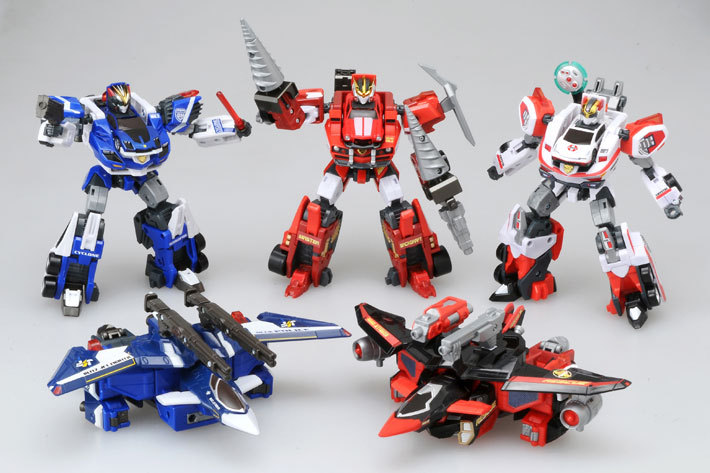 大人気アニメ「トミカハイパーレスキュー ドライブヘッド 機動救急警察