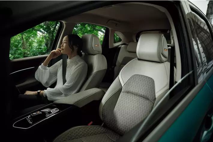 都会のど真ん中で森林浴。残暑疲れを癒す、上質な没入型