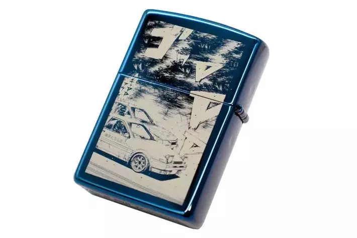 頭文字D』の世界観をブルーチタンで再現。150個限定の「特別仕様ZIPPO