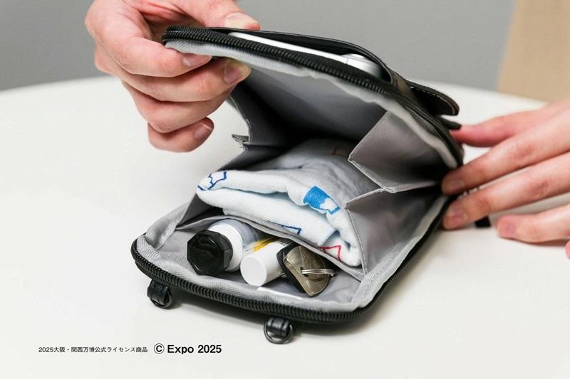 発売前に重版！「黒ミャクミャク」のスマホポシェット、今すぐ予約し