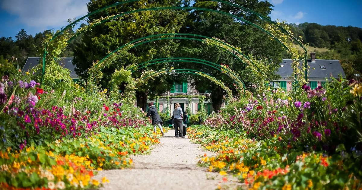 ジヴェルニー：モネの家と庭園ガイドツアー | GetYourGuide