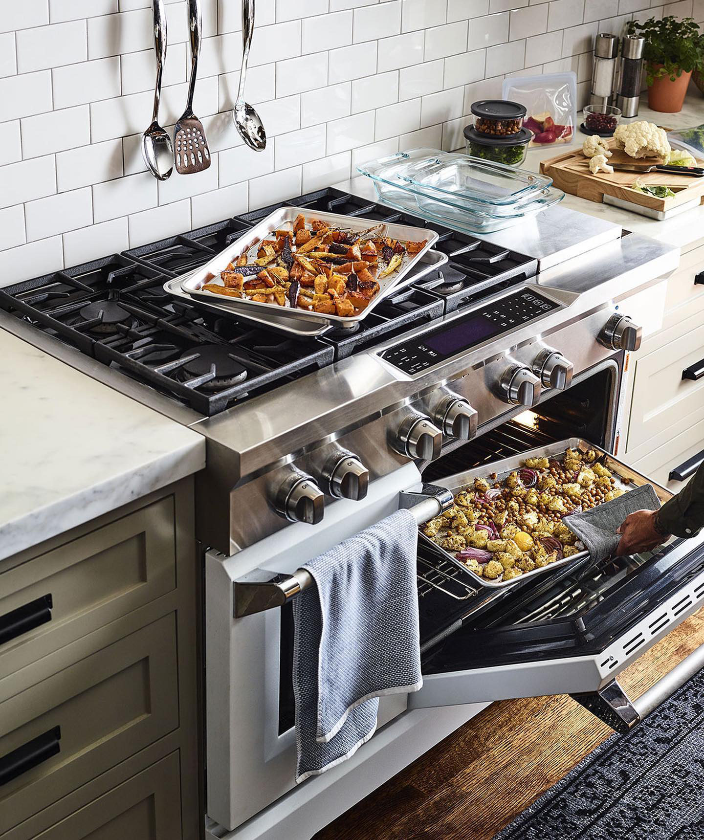 Cole & Mason Derwent Stainless Steel Adjustable Salt Mill +