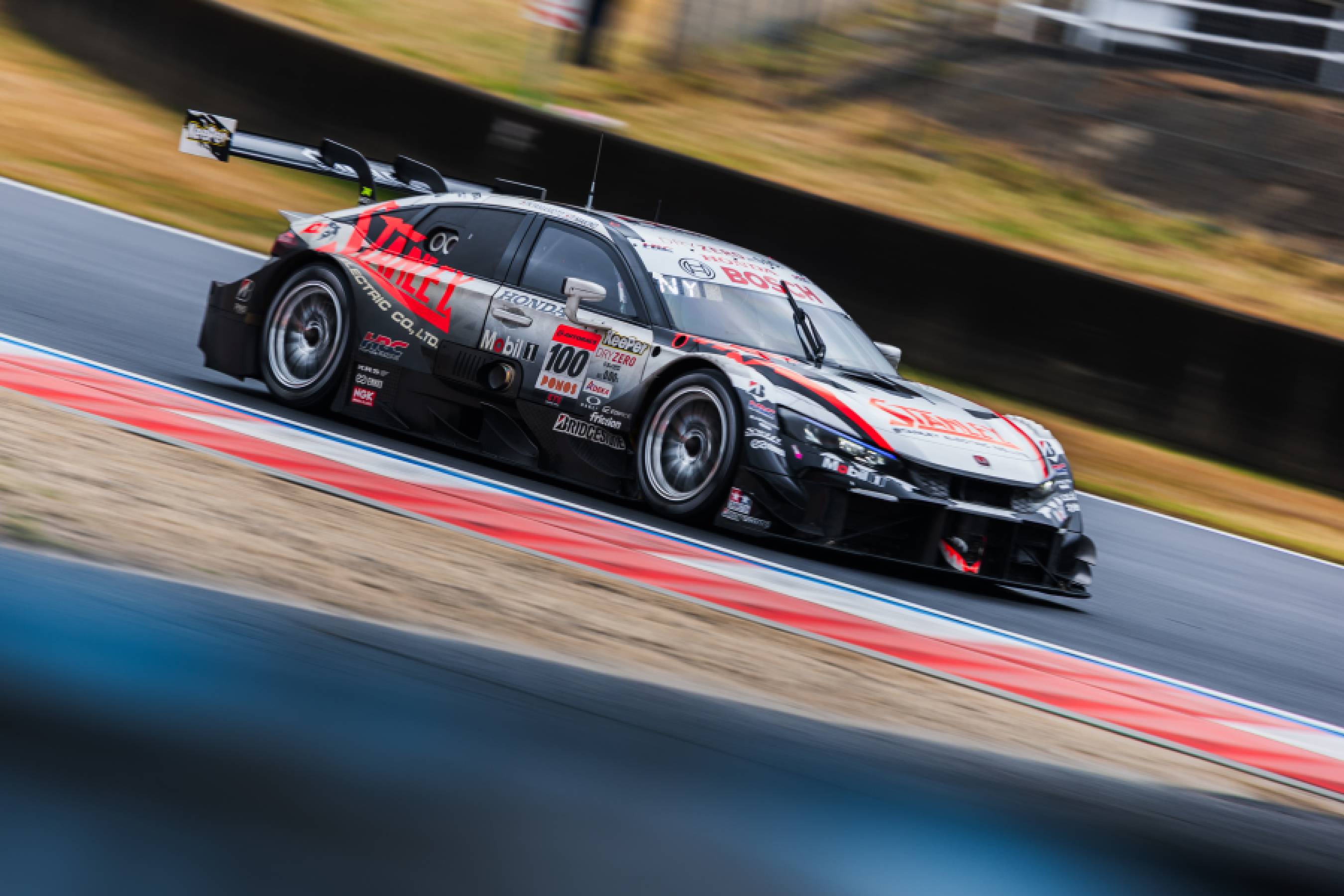 STANLEY CIVIC TYPE R-GTが最上位の4位。雨の難コンディションの中、ル