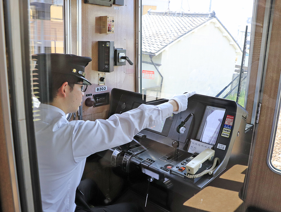 阪急電車の運転士の仕事が知りたい！普段見ることのできないバック