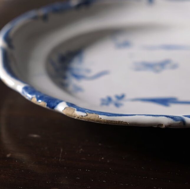 18世紀 Moustiers ムスティエ 小枝柄 花リム 平皿 フランス