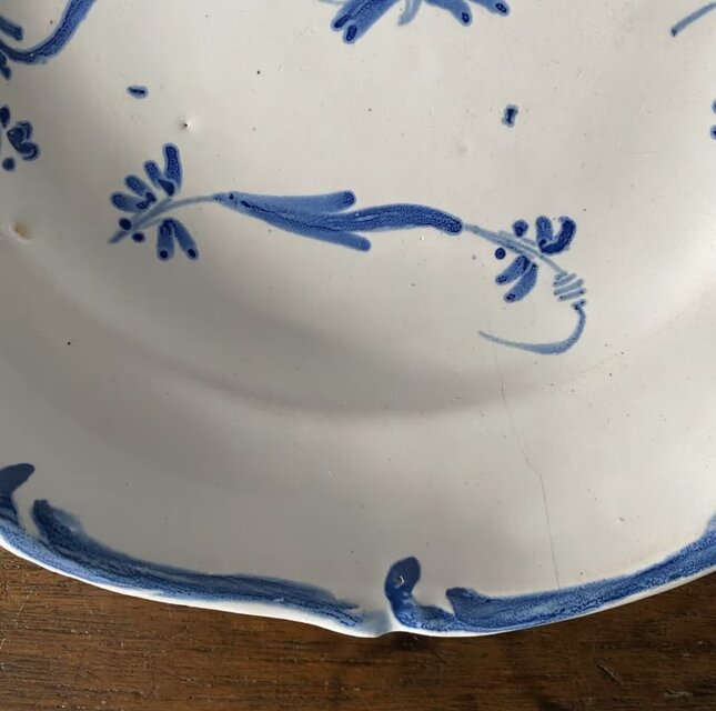 18世紀 Moustiers ムスティエ 小枝柄 花リム 平皿 フランス