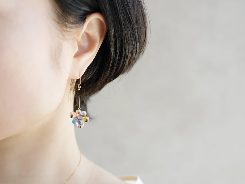14kgfピアス】カラフルなのに上品 淡い虹色 手持ち花火 | iichi 日々の