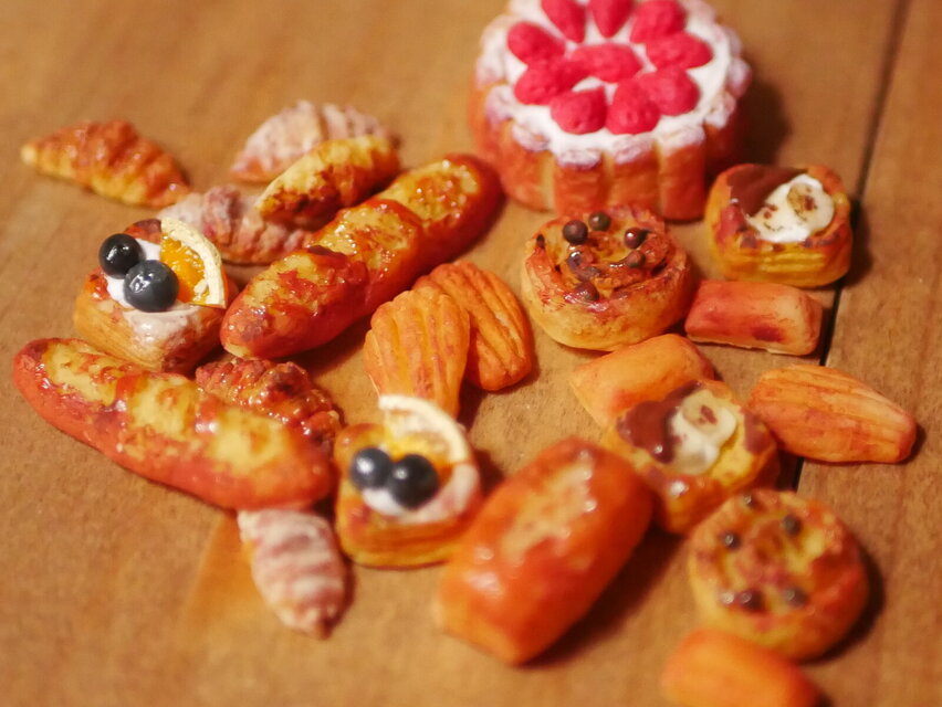 ミニチュアパンと焼菓子のディスプレイ | iichi 日々の暮らしを