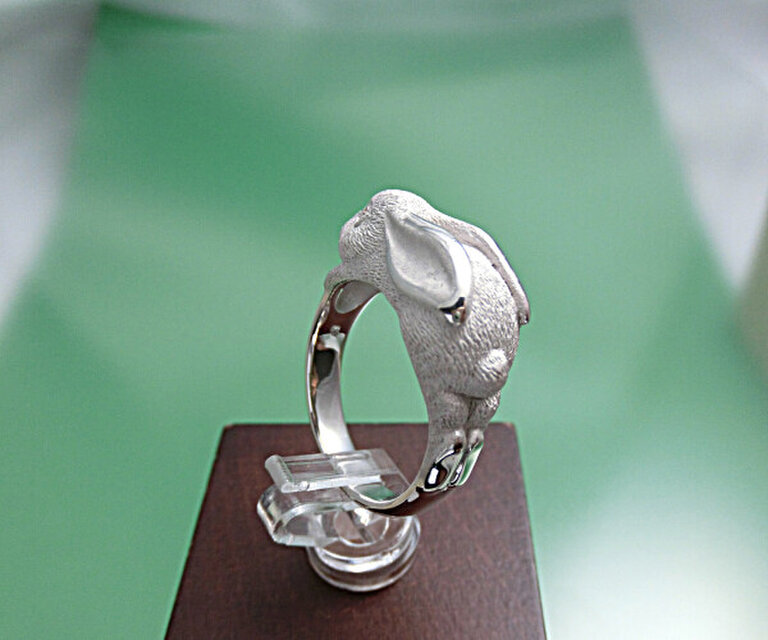 シルバー製天然シトリン入り・うさぎリング /11月の誕生石 【あなた