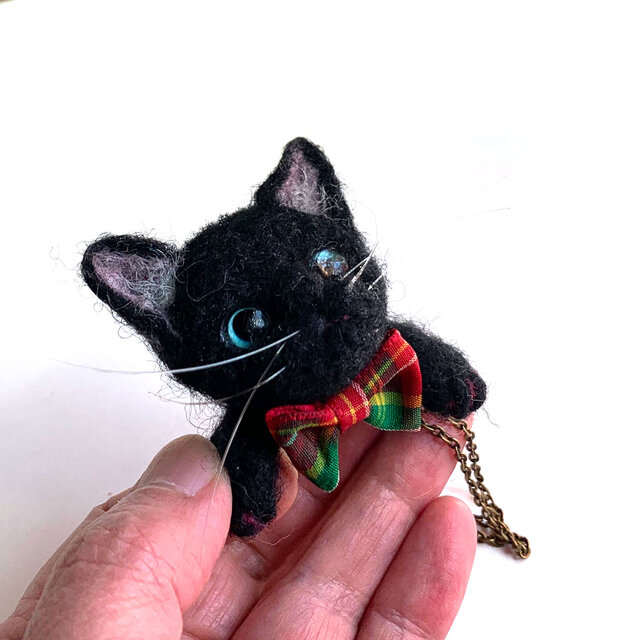 黒猫のブローチ&バッグチャーム | iichi 日々の暮らしを心地よくする