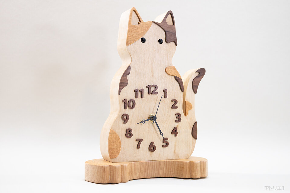 三毛猫の置き時計 | iichi 日々の暮らしを心地よくするハンドメイドや