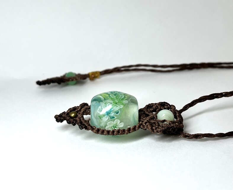 マクラメ編みネックレス（薄緑）146 | iichi 日々の暮らしを心地よく