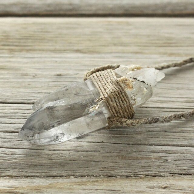 ヒマラヤ水晶のヘンプコードネックレス L | iichi 日々の暮らしを