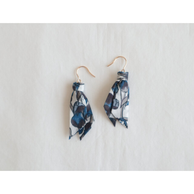 14Kgf］リバティのリボンピアス | iichi 日々の暮らしを心地よくする