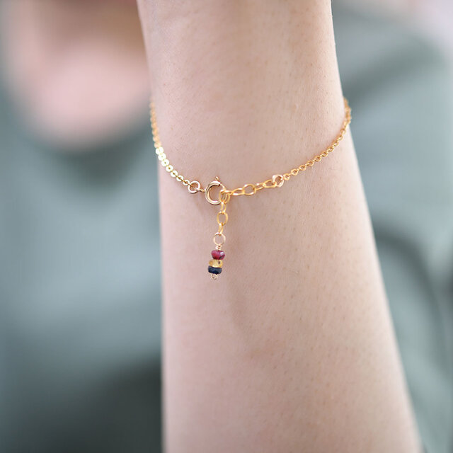 勝利+冷静+知恵を象徴する石 エメラルド ルビー サファイアのカラフル