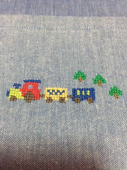 クロスステッチ刺繍：カラフルな電車☆レッスンバッグ | iichi 日々の