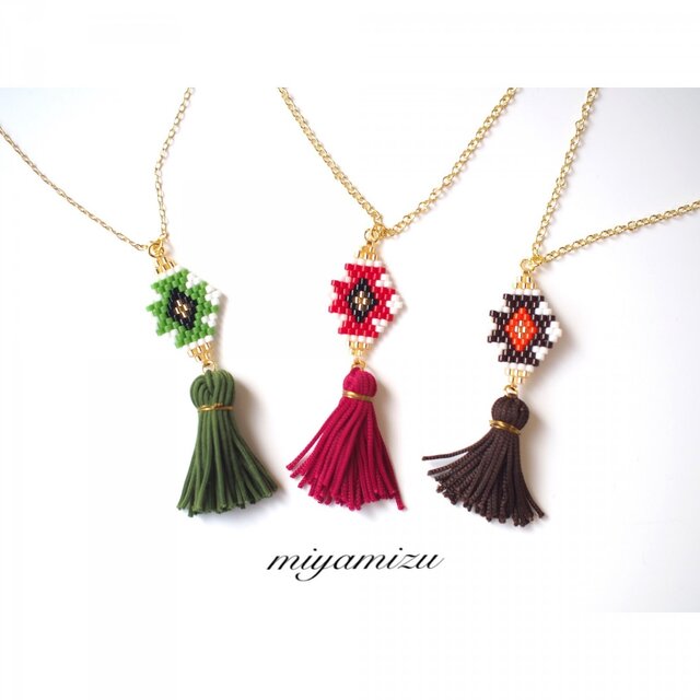 オルテガタッセルピアス・イヤリング | iichi 日々の暮らしを心地よく