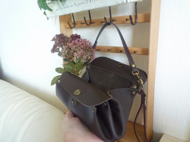 本革アコーディオンポーチ（ダークブラウン・革花コサージュ） | iichi