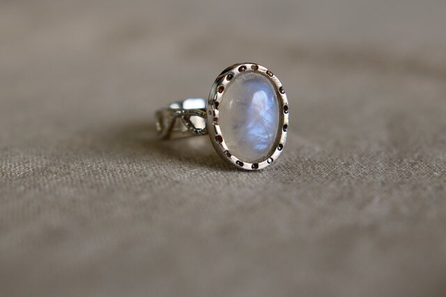 神秘的なシラーが美しい☆大きなホワイトラブラドライトのシルバー