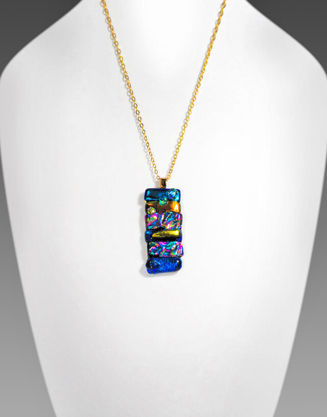 ダイクロガラス ペンダント：にぎやかな街並 | iichi 日々の暮らしを