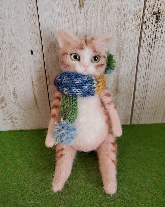 茶白猫（お座り）羊毛フェルト | iichi 日々の暮らしを心地よくする