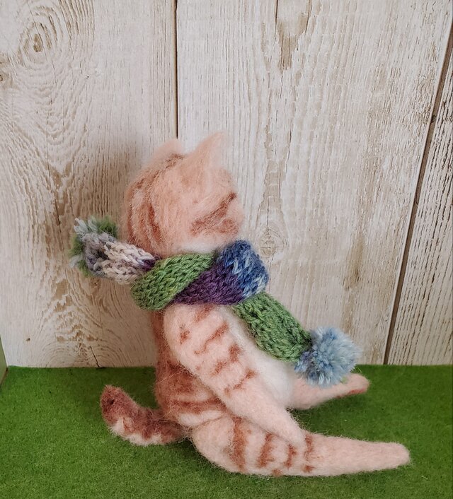 茶白猫（お座り）羊毛フェルト | iichi 日々の暮らしを心地よくする